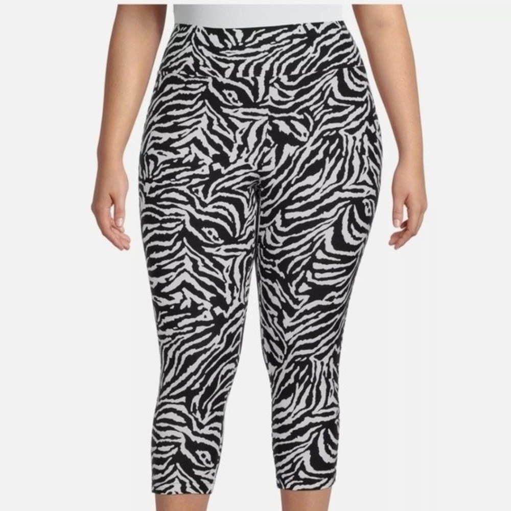 Women's Zebra Printed Capri Leggings Size 1X (16W-18W)
